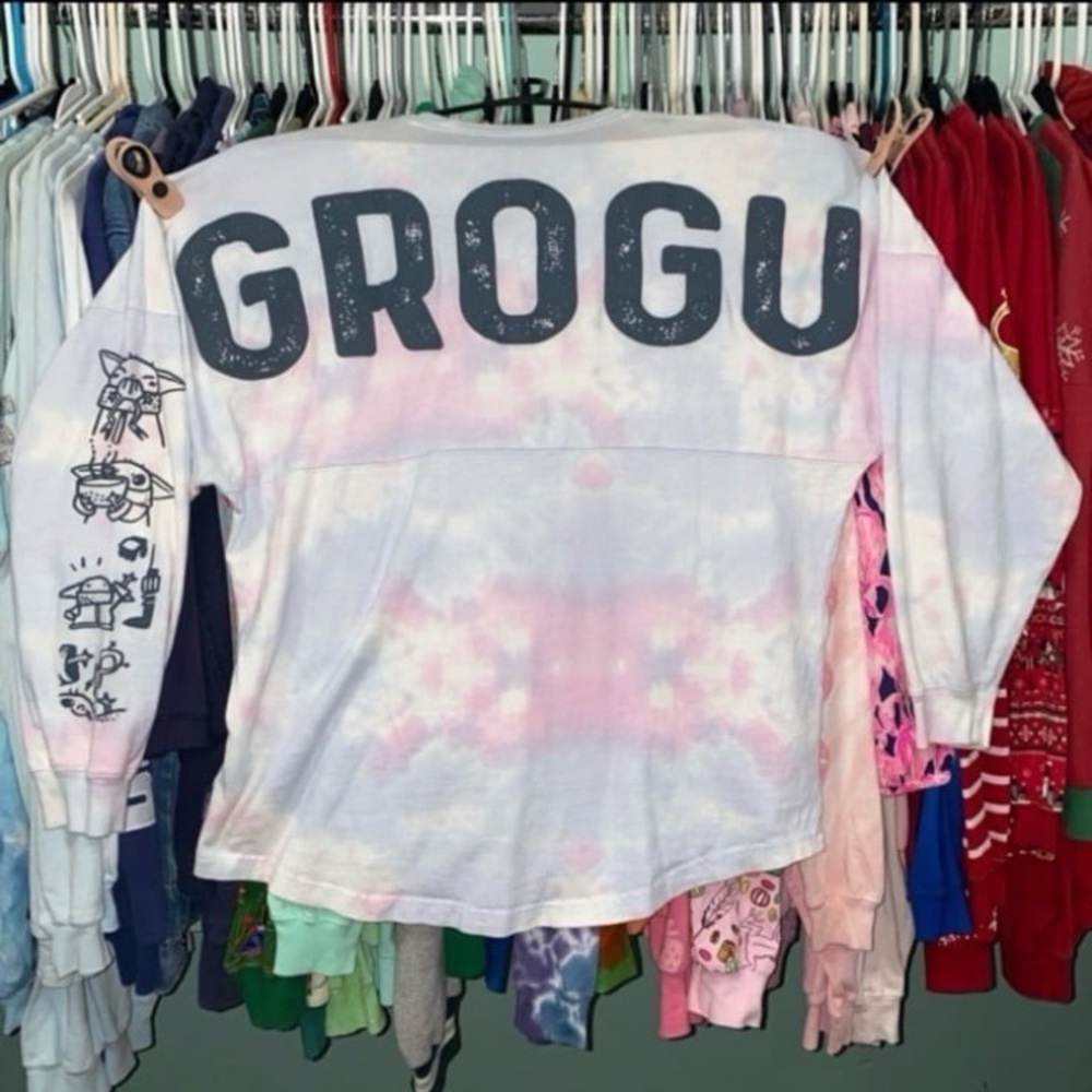 Disney parks Star Wars Grogu baby Yoda Mandolorian tie-dye spirit jersey L